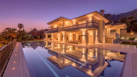 luxury villas marbella for sale.